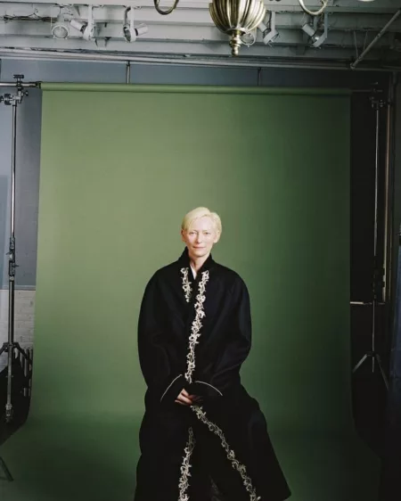 Tilda Swinton Berencana Hiatus Dari Dunia Akting. Ini Penyebabnya! Tilda Swinton Berencana Hiatus di Dunia Akting (IG/swinton.tilda)