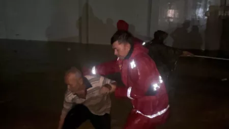 Tim Gabungan Evakuasi Warga Terdampak Banjir di Palabuhanratu, Sukabumi Tim Gabungan Evakuasi Warga Terdampak Banjir di Palabuhanratu