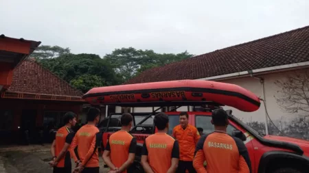 Tim SAR Pangandaran dan Tasikmalaya Cari Korban Tenggelam di Sungai Citanduy Tim SAR Pangandaran dan Tasikmalaya Cari Korban Tenggelam