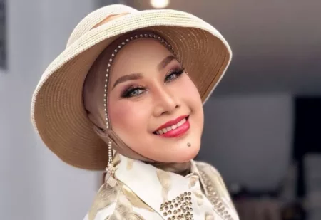Elvy Sukaesih Damai dengan Putrinya Wirdha Sylvina Elvy Sukaesih Damai dengan Putrinya Wirdha Sylvina