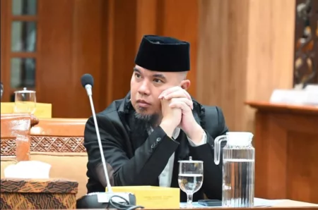 Ahmad Dhani Berikan Tawaran Jadi Staf DPR Kepada Vokalis Sukatani Ahmad Dhani Berikan Tawaran Jadi Staf DPR Kepada Vokalis Sukatani