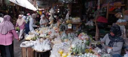 Harga Daging Sapi dan Telur Ayam di Pasar Kuningan Kembali Turun Harga Daging Sapi dan Telur Ayam di Pasar Kuningan Kembali Turun
