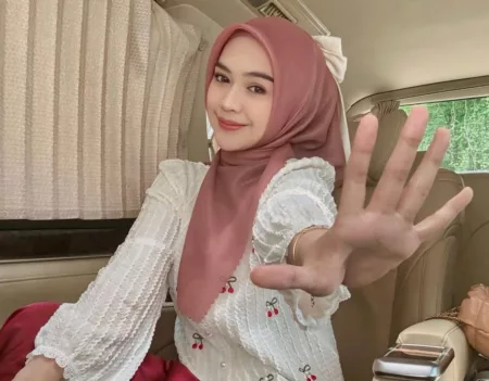 Kena Pungli! Ria Ricis Diminta Uang Rp 10 Juta Kena Pungli! Ria Ricis Diminta Uang Rp 10 Juta (@riaricis1795)