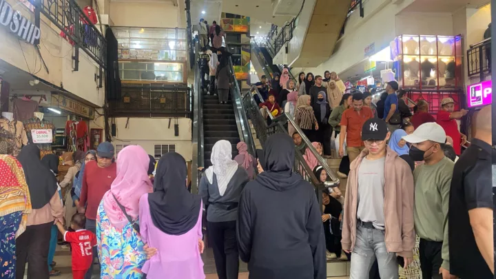 Suasana Pasar Baru Kota Bandung