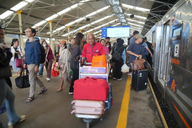 H+2 Lebaran, Jumlah Pemudik di Daop 2 Bandung Capai 25.003 Orang