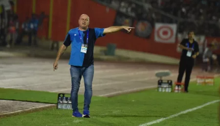 Berhasil Melibas Semen Padang, Bojan Hodak Ungkap Timnya Lebih Baik Berhasil Melibas Semen Padang, Bojan Hodak Ungkap Timnya Lebih Baik