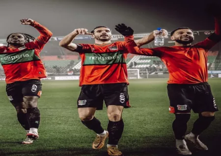 Calvin Verdonk Tampil Kokoh di Jantung Pertahanan NEC Kontra Feyenoord Calvin Verdonk tampil solid saat NEC Nijmegen sukses menahan imbang Feyenoord
