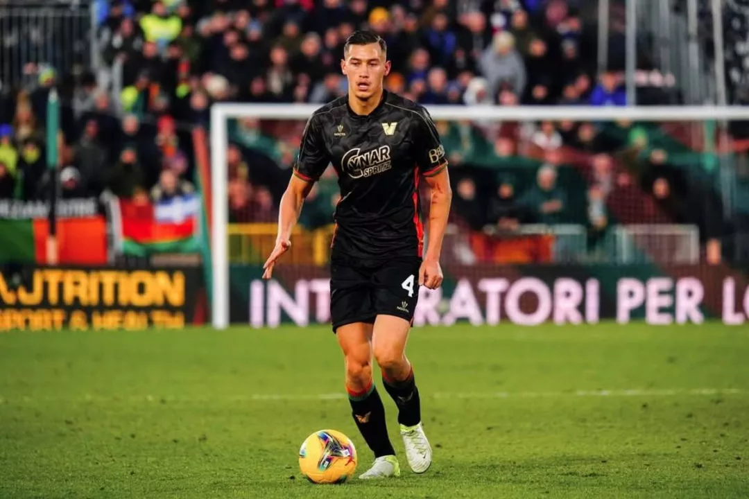 Kabar Abroad: Jay Idzes Pimpin Venezia Hadapi Napoli Jay Idzes pimpin Venezia hadapi Napoli di Serie A 2024/2025