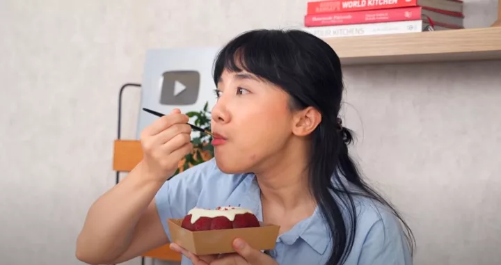 Luvita Ho bagikan resep Red Velvet Lava Cake