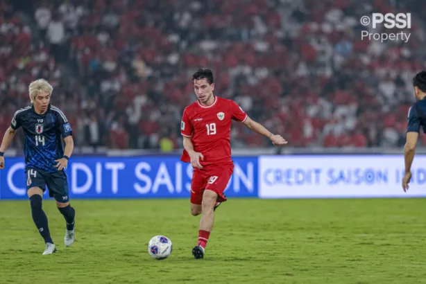 Mees Hilgers dan Thom Haye akan duel di Eredivisie pada Minggu (9/3/2025) malam WIB