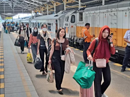Tiket KA Lebaran dari Bandung Tembus 92.390, Penjualan Masih Terus Bertambah Tiket Kereta Api Laris Manis! Puncak Mudik 2025 Diprediksi Akhir Maret
