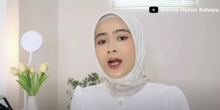 Wanda Hanan Rahayu Bagikan Rekomendasi Hijab Lebaran 2025 Wanda Hanan Rahayu beri rekomendasi hijab untuk lebaran