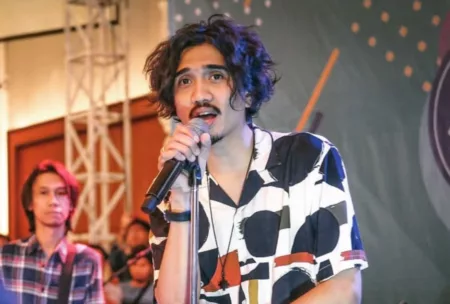 Duta Sheila On 7 Join Tren Velocity Sosial media terutama platform TikTok kini tengah ramai dengan trend velocity. Deretan selebritis juga turut serta meramaikan tren (@pakduta)
