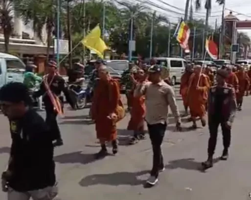 Rombongan Internasional Thudong 2025 Lanjutkan Perjalanan Menuju Borobudur