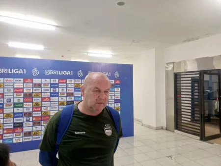 Bojan Hodak Beri Kabar Baik Dari Tiga Punggawa Persib Yang Cedera Bojan Hodak Beri Kabar Baik Dari Tiga Punggawa Persib Yang Cedera