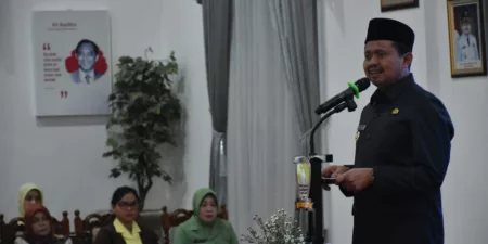 Bupati Sumedang Tegaskan Komitmen Jaga Kelestarian Alam dan Tertibkan Tambang Liar Bupati Sumedang Dony Ahmad Munir menegaskan komitmennya untuk menjaga dan melestarikan alam Kabupaten Sumedang dari kerusakan