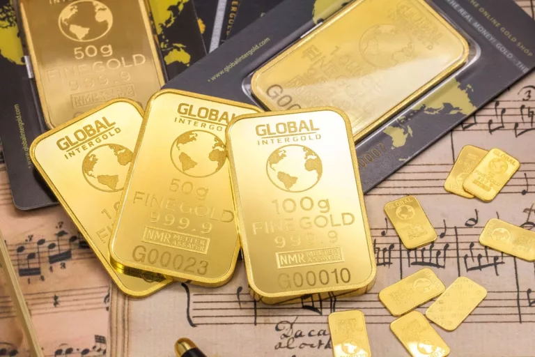 Harga Emas Naik, Warga Serbu Pameran Antam di Cibinong