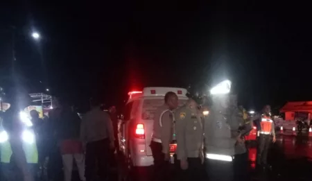 Polres Garut Bantu Pengawalan Jenazah Balita yang Meninggal Mendadak Saat Mudik Polres Garut Bantu Pengawalan Jenazah Balita yang Meninggal Mendadak Saat Mudik