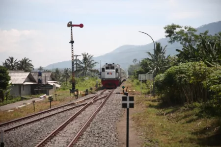 Reaktivasi Jalur Kereta Api di Jabar
