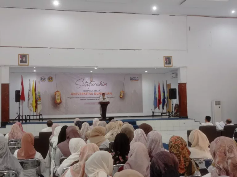 Keluarga Besar Universitas Kuningan mengadakan acara silaturahim dalam rangka Idul Fitri 1446