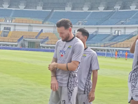 Datang ke Kandang Malut United, Marc Klok Fokus Secepatnya Gandeng Trophy