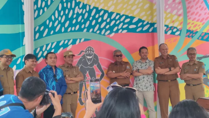 Walikota Bandung Muhammad Farhan, Meresmikan Mural di sepanjang Jalan Lodaya, Kota Bandung