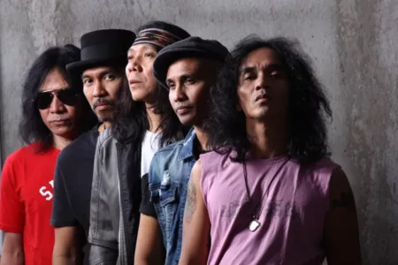 Slank Gelar Umroh dan Konser Bersama Para Penggemar Slank Gelar Konser dan Umroh Bersama Para Penggemar