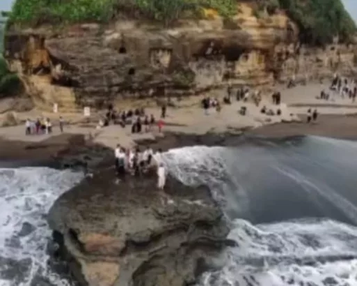 Keindahan Pantai Citanggeuleuk Garut Selatan