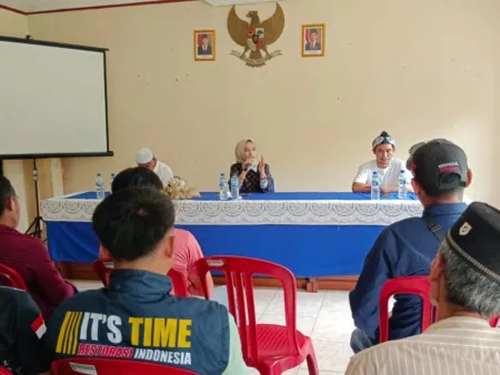 Warga Sindanglaya Titip Aspirasi Lapangan Kerja dan Jalan ke Astri Reses anggota DPRD Kabupaten Purwakarta, Astri Novitasari