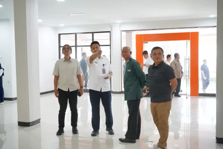Sekjen Kemen Imipas RI Asep Kurnia Meninjau Progres Pembangunan ULP di Garut