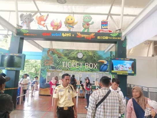 Situasi Loket Kebun Binatang Bandung