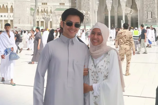 Angga dan Shenina Rayakan Lebaran Idul Fitri di Tanah Suci