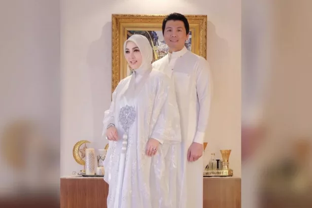 Syahrini dan Reino Barack Rayakan Lebaran Pertama Bersama Baby R (@princessyahrini)