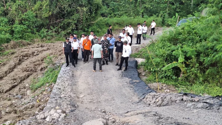 Jalan Cisumur–Nanggerang Kembali Amblas