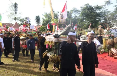 Zein Dorong Hajat Bumi Jadi Tradisi Tahunan Setiap Desa Tadisi Hajat Bumi di Purwakarta