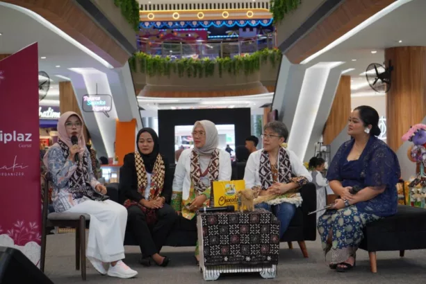 Talkshow Event Kartini bertema “Wanita & Pendidikan Membangun Generasi Cerdas dan Mandiri”, yang digelar di City Plaza Mall Garut