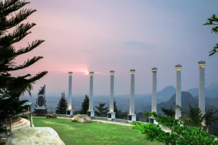 Tujuh pilar ikonik di Hidden Valley Hills Purwakarta