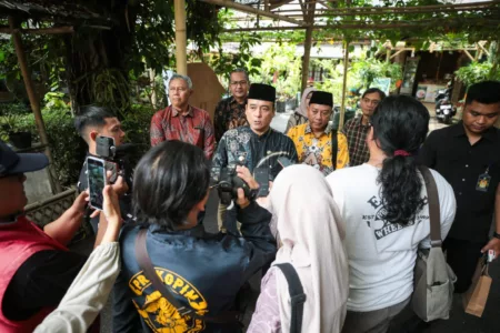 Erwin Tindak Tegas Parkir Liar di Jalan Asia Afrika Erwin Tindak Tegas Parkir Liar di Jalan Asia Afrika