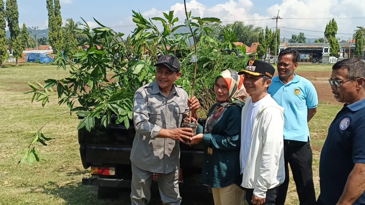 Bupati Purwakarta Pimpin Aksi Bersih-Bersih dan Penghijauan di Perbatasan Cianjur