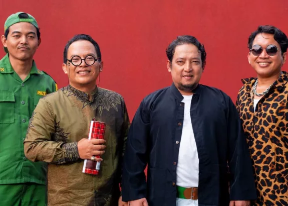 Personel Band Wali Berangkat Umrah Bersama Keluarga (@bandwaliofficial)