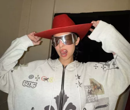 Jennie BLACKPINK Hadir Perdana Sebagai Solois di Coachella 2025 Jennie BLACKPINK Hadir Perdana Sebagai Solois di Coachella 2025