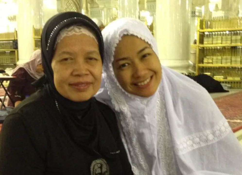 Ibunda Presenter Cantik Alya Rohali Meninggal Dunia