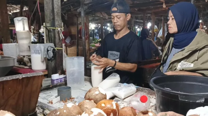 Harga Kelapa Parut di Purwakarta Naik hingga 50 Persen, Pedagang dan UMKM Mengeluh