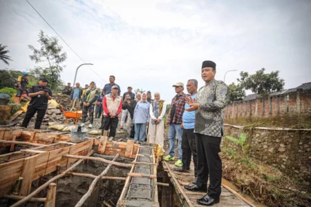 Wakil Wali Kota Bandung Cek Progres Jalan Longsor di Jatihandap: Pelayanan Harus Tetap Jalan