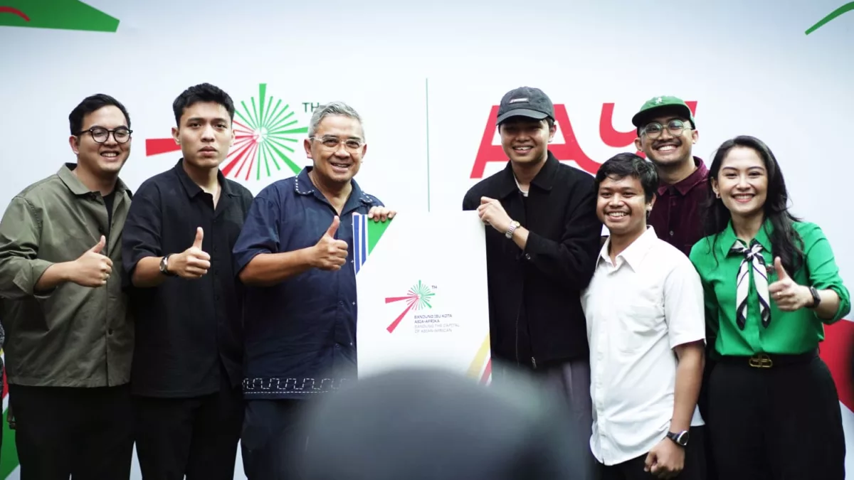 Wali kota Bandung Farhan saat meresmikan Logo Asia Afrika