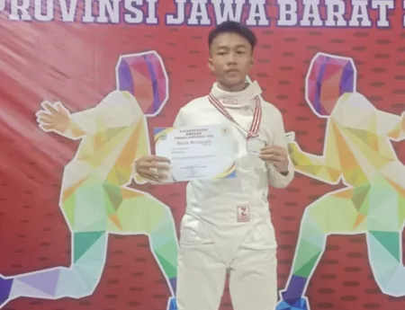 Zidan Harumkan Nama Purwakarta Lewat Prestasi di Kejurda Anggar Jawa Barat Zidan Harumkan Nama Purwakarta Lewat Prestasi di Kejurda Anggar Jawa Barat