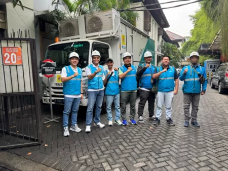 PLN UP3 Bandung Turun Langsung Siaga Kehandalan Listrik Perayaan Jumat Agung di Gereja Katedral