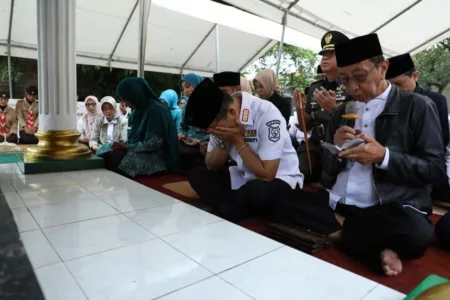 Ziarah Makam Mantan Bupati di Hari Jadi ke 384 Kabupaten Bandung