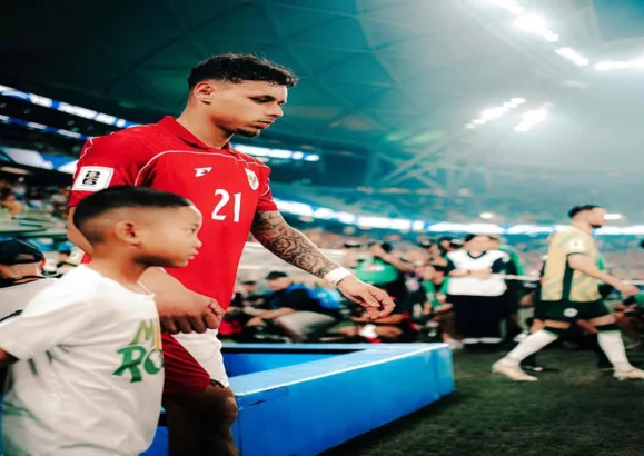 Dean James mengalami cedera hamstring