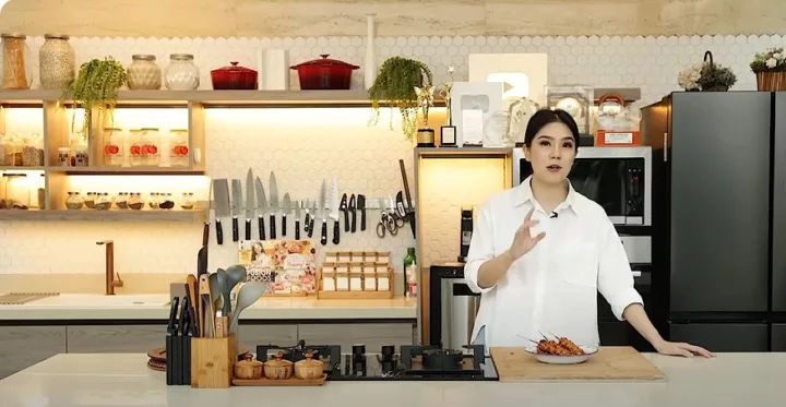 Devina Hermawan bagikan resep Bakso Ayam Bakar